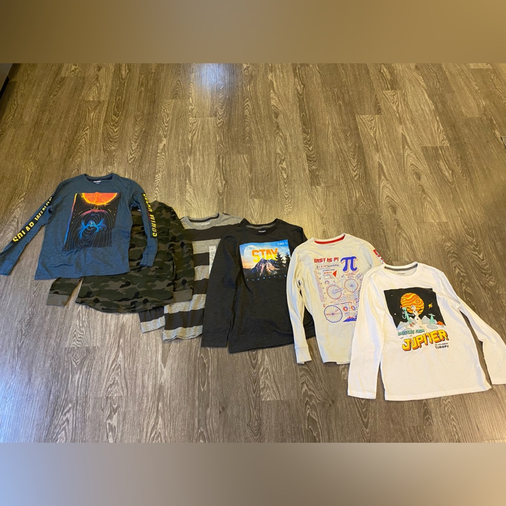 6 Old navy boys size 10-12 long sleeve T-Shirts